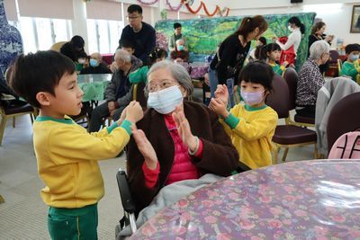 성모 마리아 양로원 방문